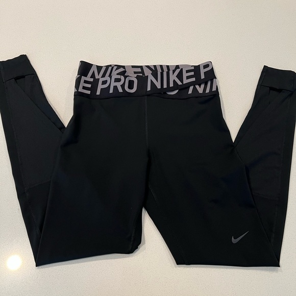 Nike Pro leggings with detail in low back legs - Picture 1 of 4